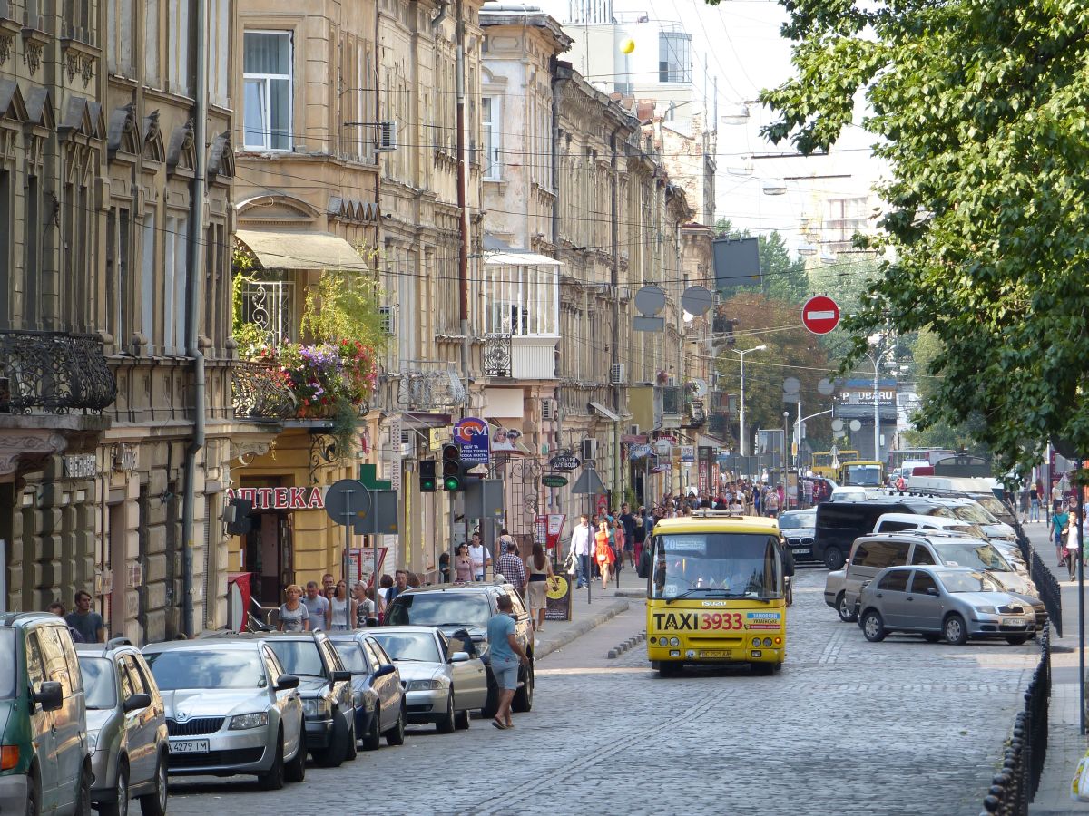 Panteleimona Kulisha Strasse, Lviv, Ukraine 04-09-2016.

Panteleimona Kulisha straat, Lviv, Oekrane 04-09-2016.