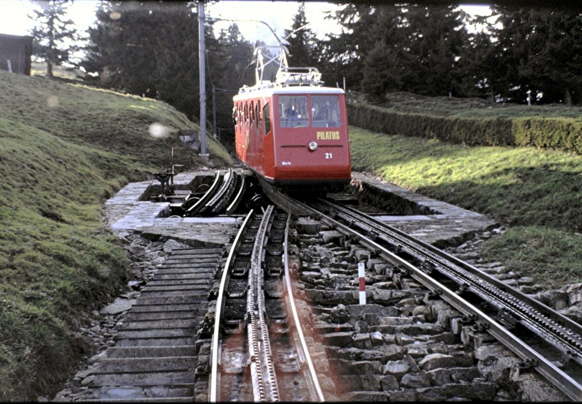 Pilatusbahn am 21.09.1981. Bhe 1/2 Nr.21 auf Weiche.