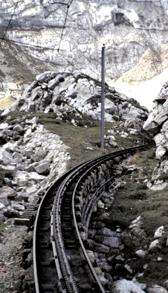 Pilatusbahn (PB) Bergstrecke am 21.09.1981.