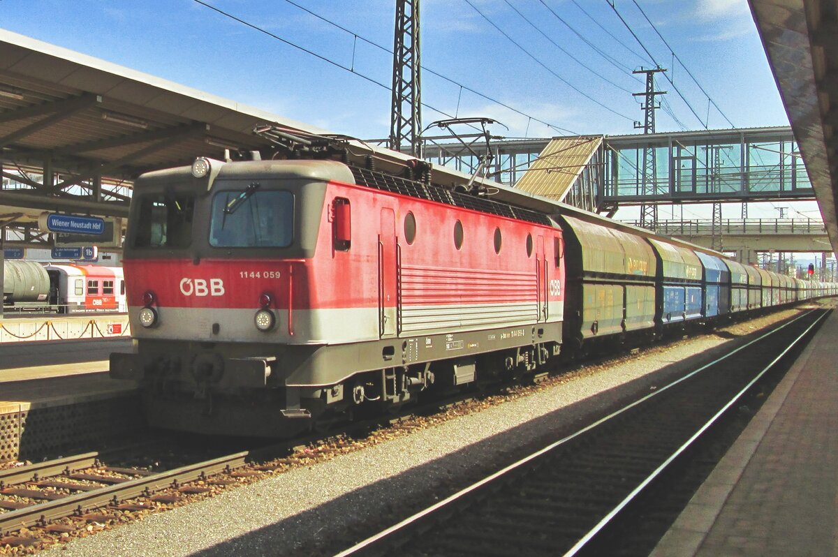 PKP Kohlezug mit BB 1144 059 durchfahrt am 31 Mai 2015 Wiener Neustadt Hbf.