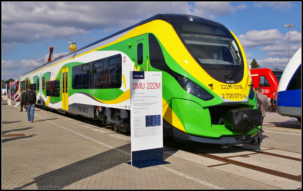 PR 222M-001 / 2 720 073-6 f�r die Regio Koleje Mazowieckie ist ein von newag gebauter zweiteiliger Dieseltriebzug, der auf der InnoTrans 2014 ausgestellt war

Webseite (english): http://www.newag.pl/en/oferta/spalinowe-zespoly-trakcyjne/222m/
