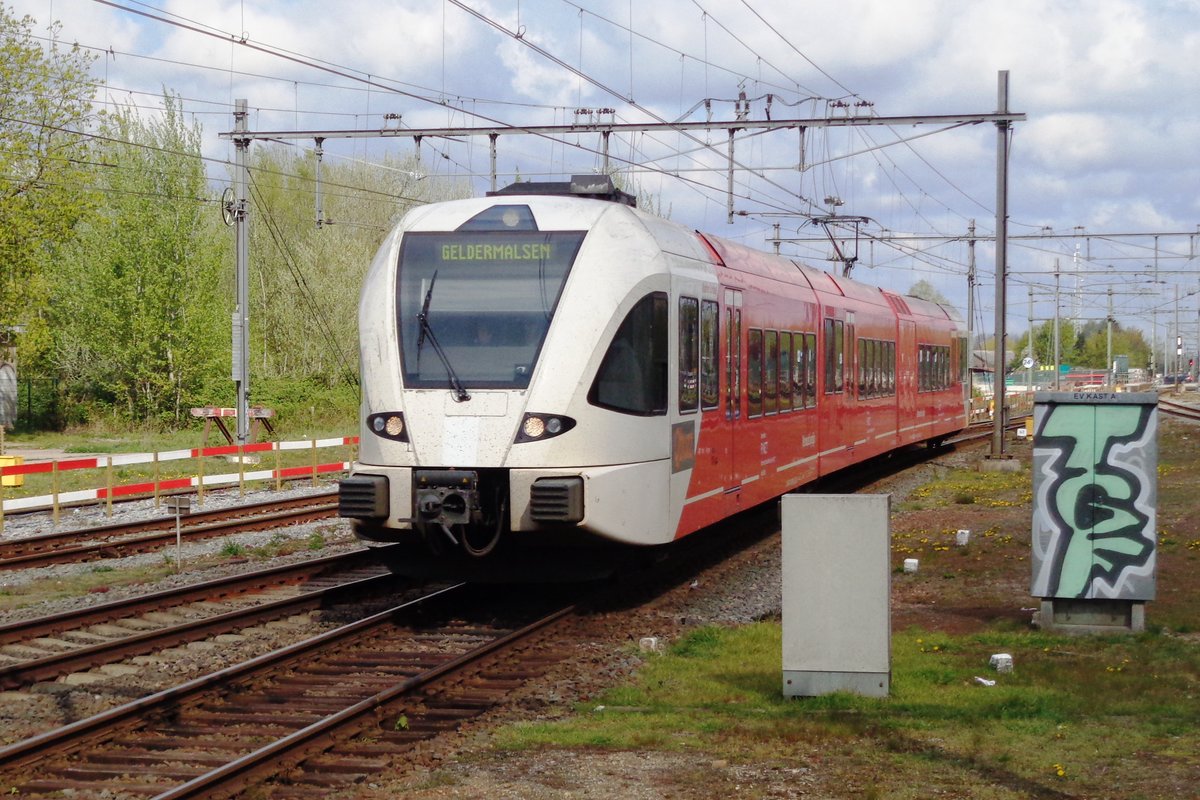 QBuzz 6375 treft am 13 April 2019 in Geldermalsen ein. 