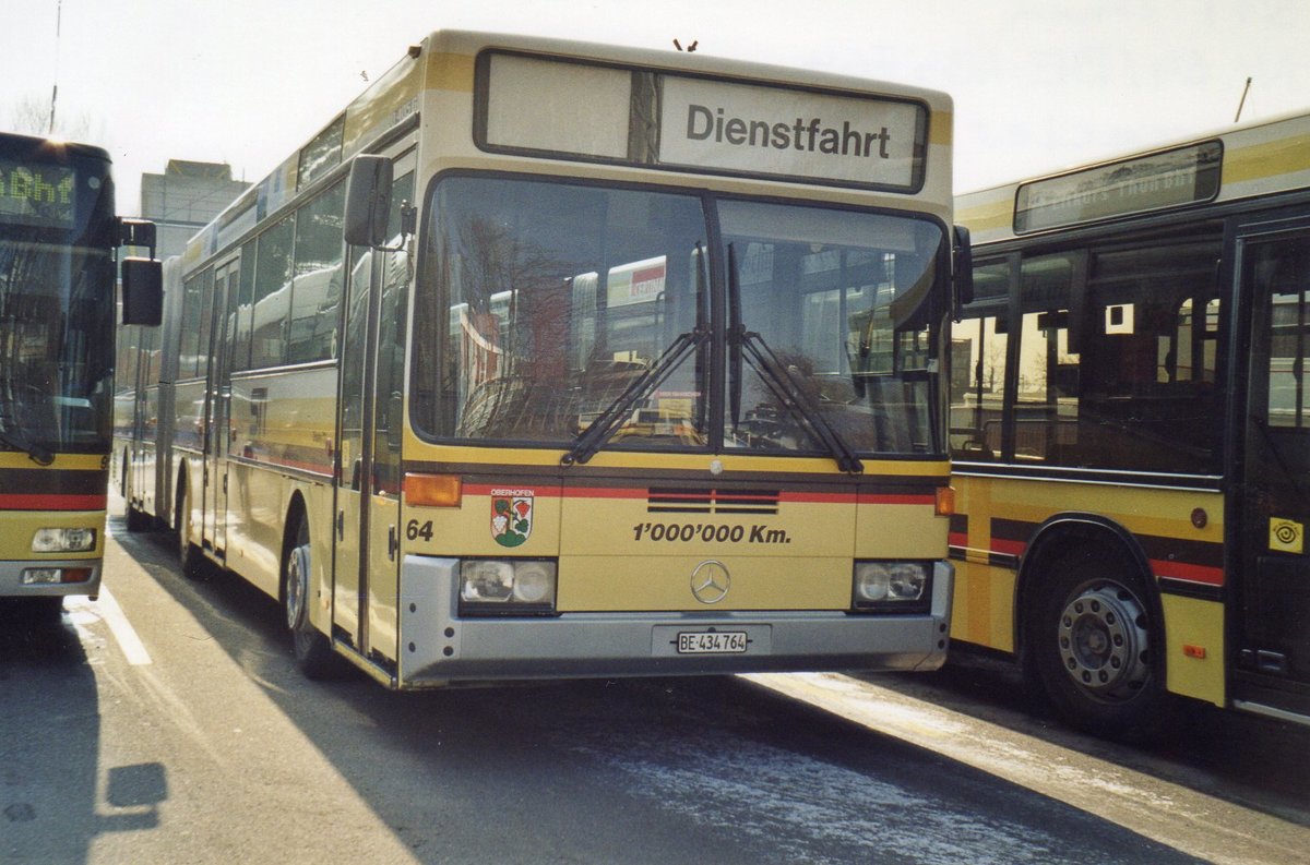 (R 4111) - Aus dem Archiv: STI Thun - Nr. 64/BE 434'764 - Mercedes am 7. Mrz 2005 bei der Schifflndte Thun