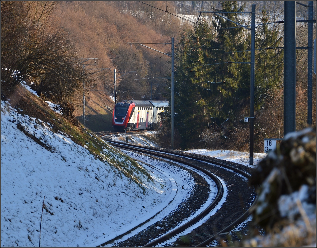 RABe 502 203-8 verschwindet ebensoschnell wie er gekommen war... Ossingen, Januar 2016. 