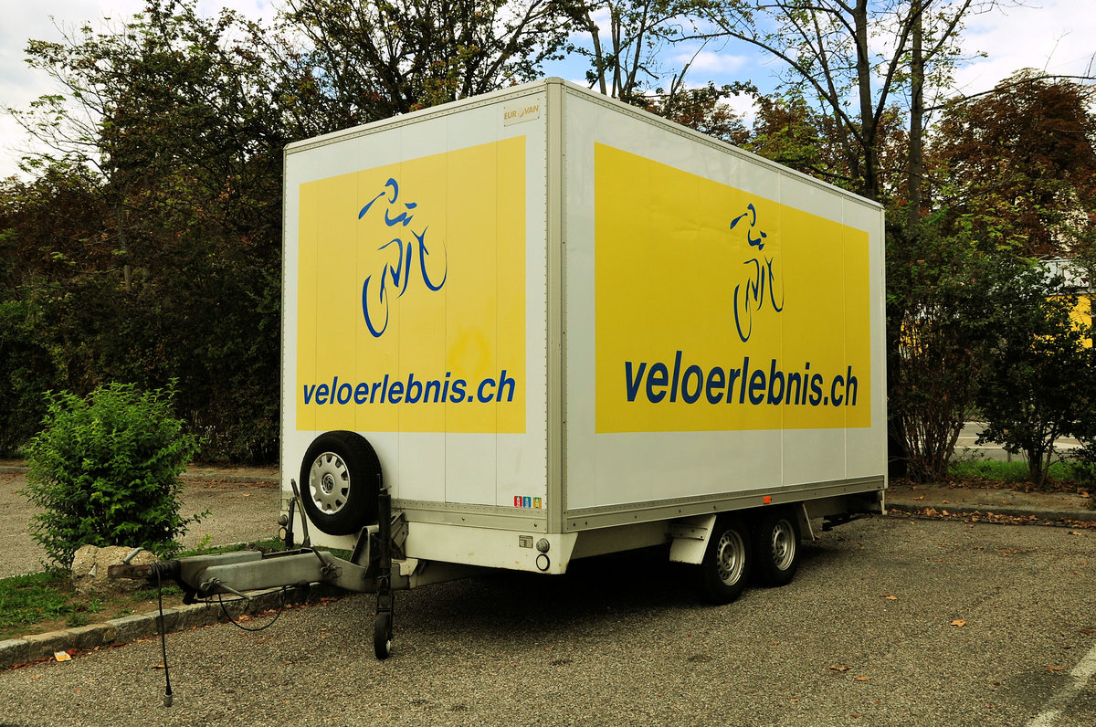 Radanh�nger vom Mercedes Travego von B�hrer Reisen aus der CH in Krems gesehen.