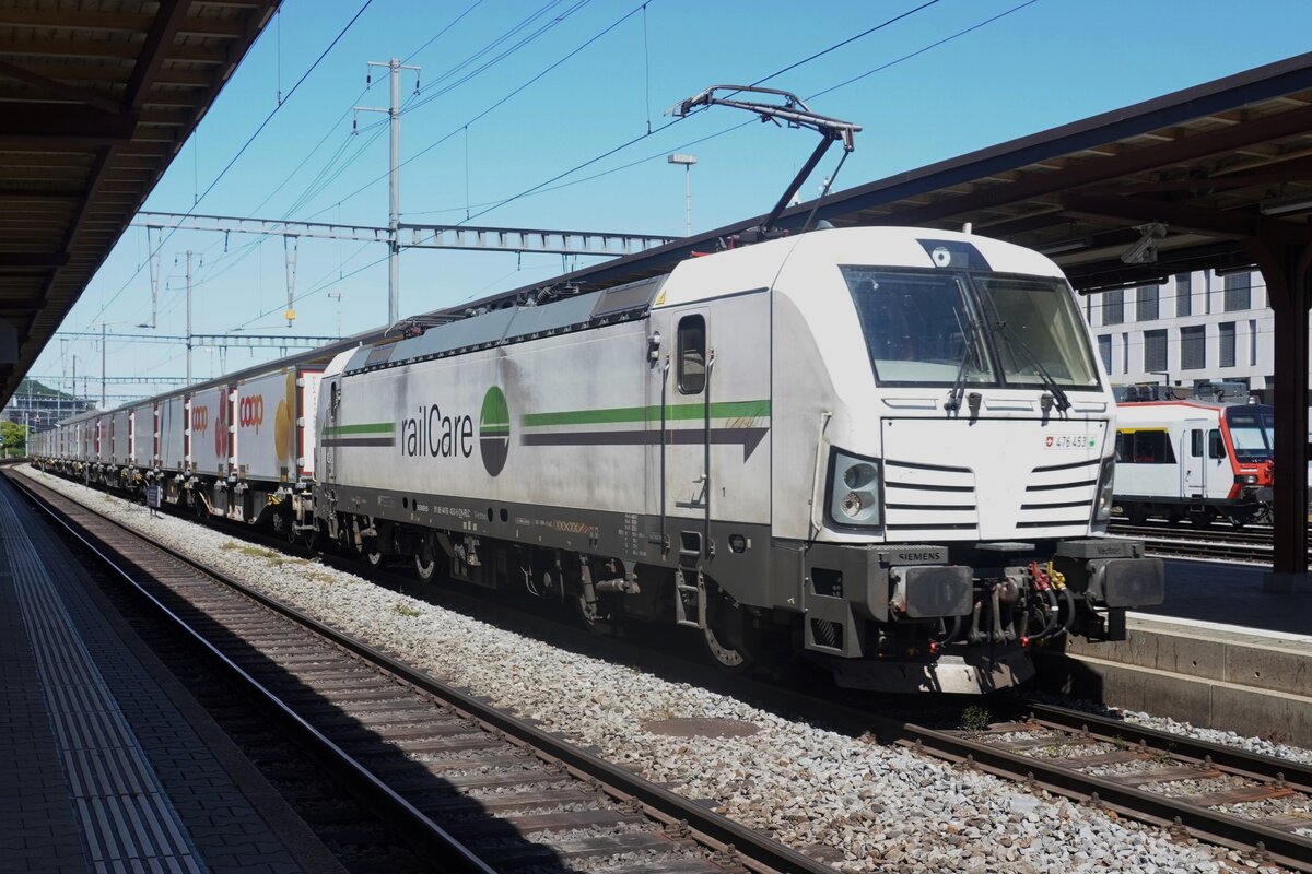 RailCare 476 453 zieht am 23 Mai 2026 der Coop KLV durch Brugg AG. 