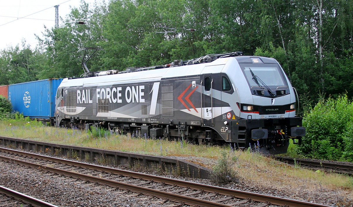 RailForceOne 2019 302-9 mit Containerzug. Viersen 06.06.2024