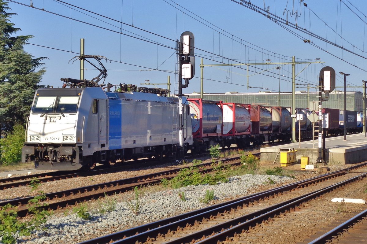 RailPool 186 457 steht am 10 Juni 2017 in Tilburg.