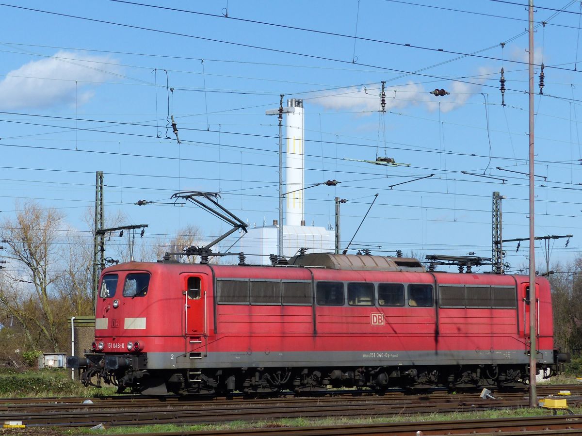 Railpool ex-DB Cargo Lokomotive 151 046-0 G�terbahnhof Oberhausen West 12-03-2020.

Railpool ex-DB Cargo locomotief 151 046-0 goederenstaion Oberhausen West 12-03-2020.