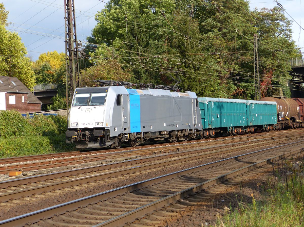 Railpool Lok 186 427-1 Hoffmannstrasse, Oberhausen 13-10-2017.

Railpool loc 186 427-1 Hoffmannstrasse, Oberhausen 13-10-2017.