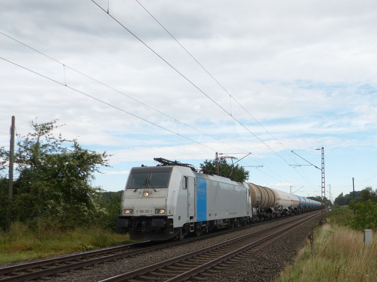 Railpool Lokomotive 186 291-1 Alte Heerstra�e, Rees 21-08-2020.

Railpool locomotief 186 291-1 Alte Heerstra�e, Rees 21-08-2020.