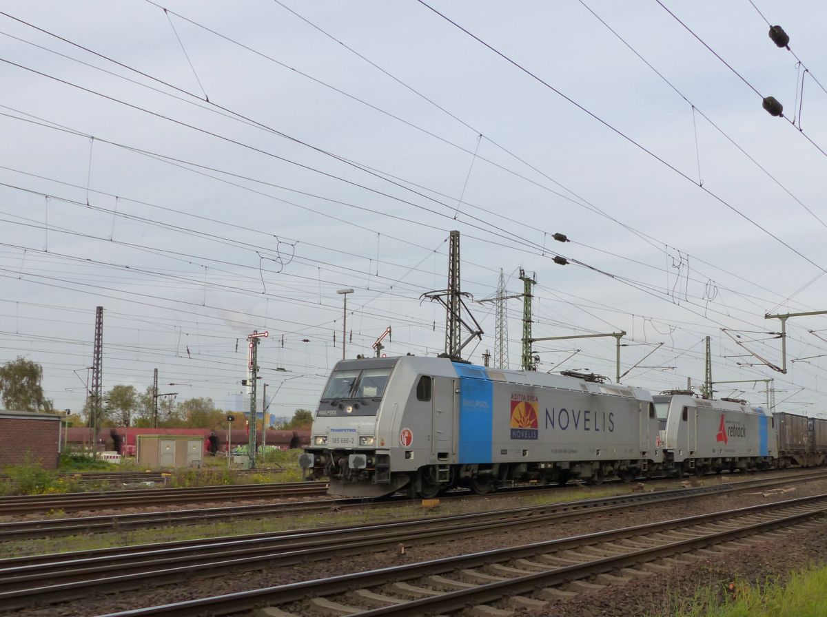 Railpool/Novelis Lok 185 696-2. Oberhausen West 30-10-2015.

Railpool/Novelis loc 185 696-2 met aluminiumtrein. Oberhausen West 30-10-2015.