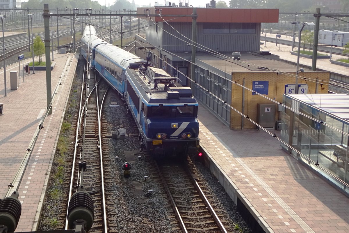 RailPromo 101001 zieht der Dinner Train in Rotterdam Centraal am 18 Mai 2019.