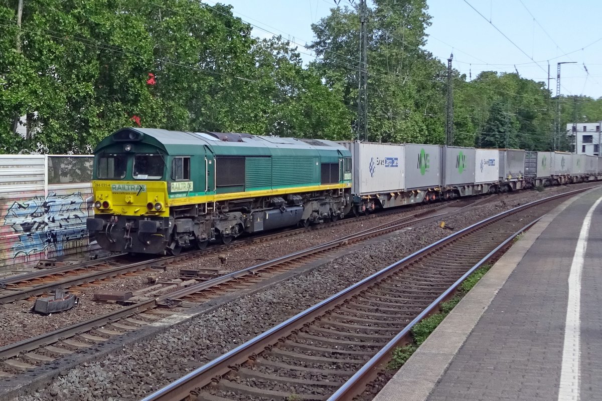 Railtraxx 266 031 durchfahrt Köln Süd am 8 Juni 2019. 