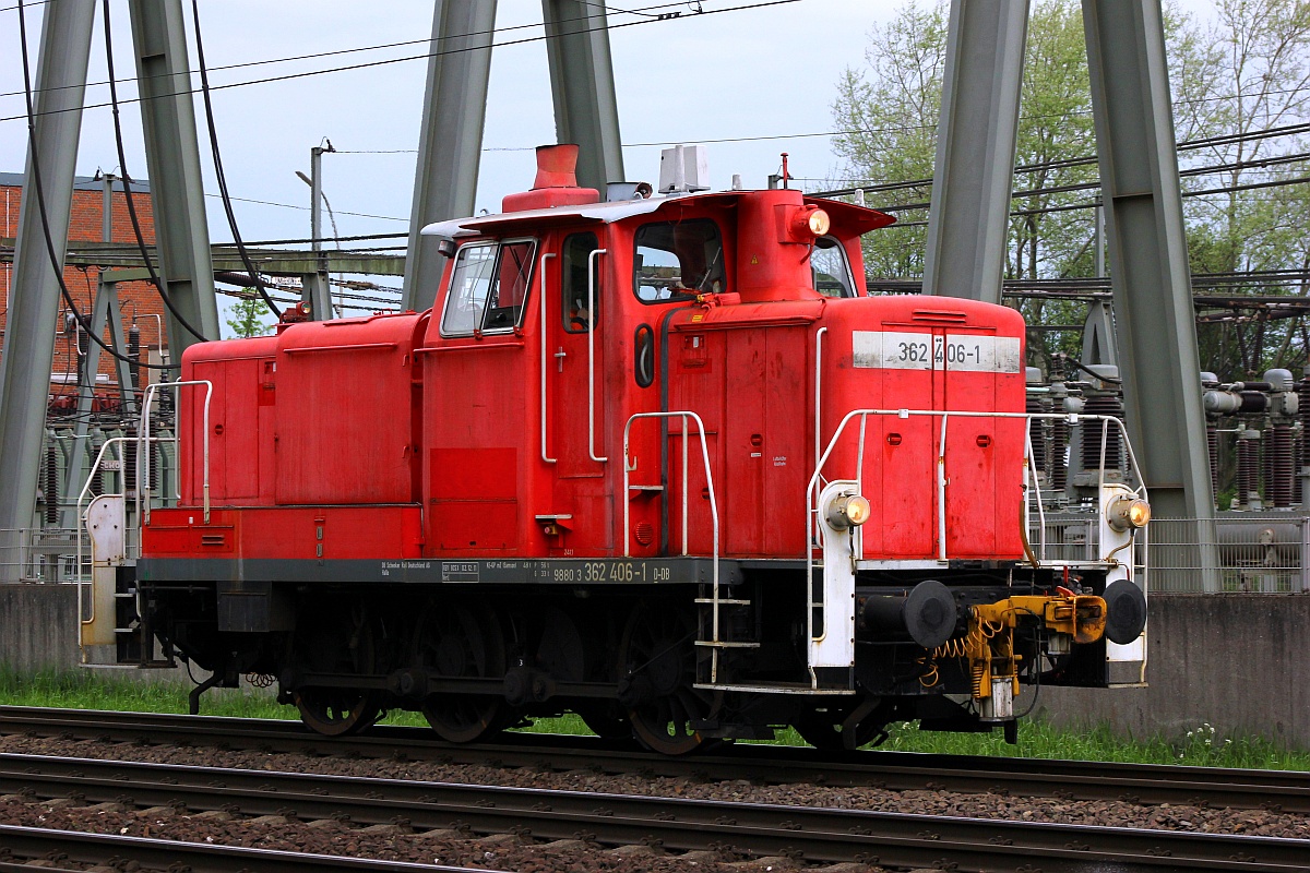 Rangier-Kult Diesel im Hamburger Hafen...3 362 406-1 brummte gemütlich an uns und dem Umspannwerk vorbei Richutng Arbeit. HH-Waltershof 09.05.2015