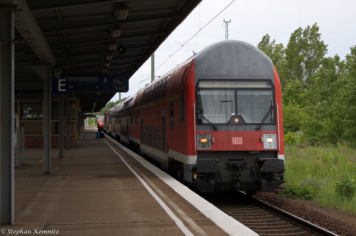 RB14  Airportexpress  (RB 18914) von Berlin-Sch�nefeld Flughafen nach Nauen in Berlin-Sch�nefeld Flughafen und geschoben hatte die 143 641-9. 27.05.2014
