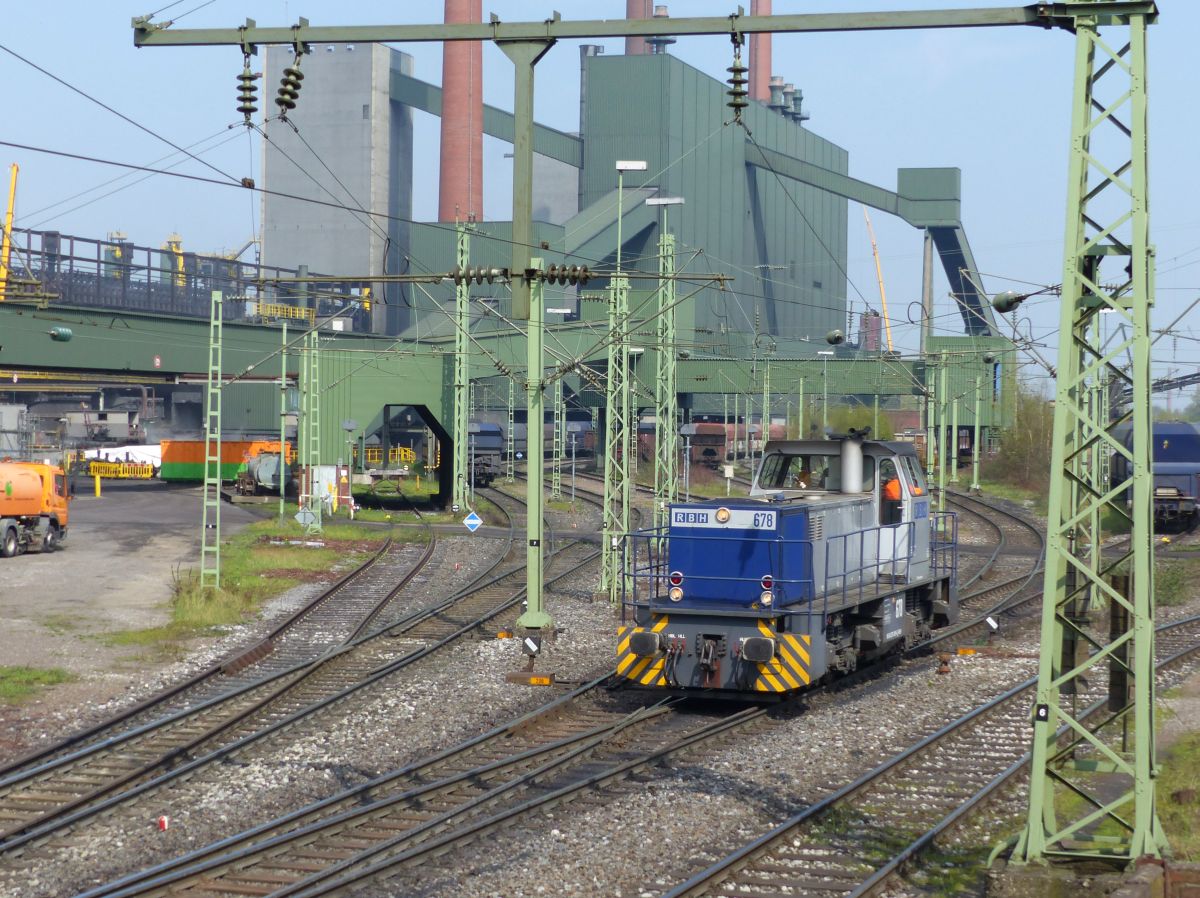 RBH (Rail Barge Harbour) Diesellok 678 MaK G1204 BB Baujahr 1984. Kokerei Prosper, Bottrop 12-04-2018.

RBH (Rail Barge Harbour) dieselloc 678 MaK G1204 BB bouwjaar 1984. Kokerei Prosper, Bottrop 12-04-2018.