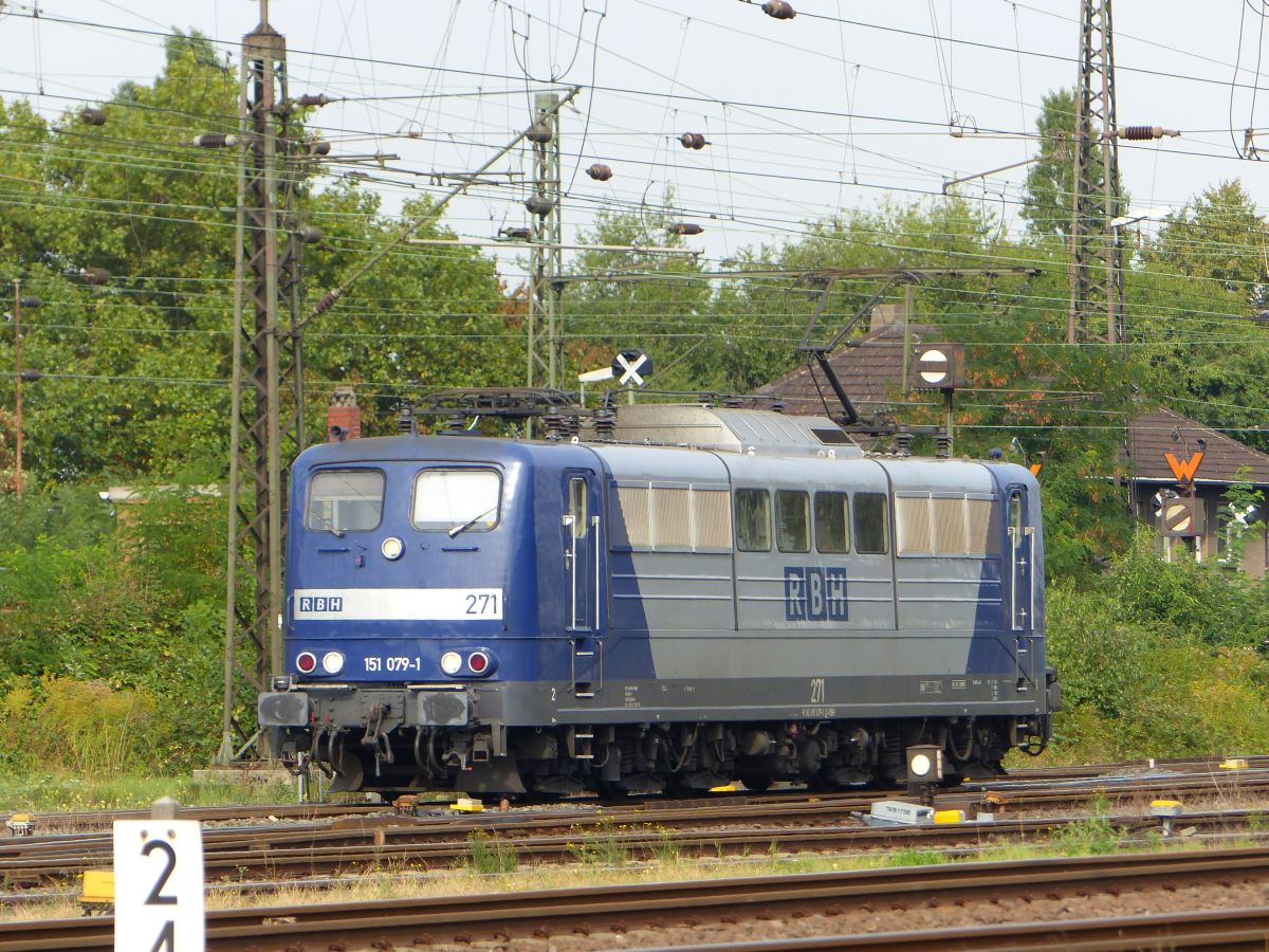 RBH (Rail Barge Harbour) Lok 271 (151 079-1) G�terbahnhof Oberhausen West 22-09-2016.

RBH (Rail Barge Harbour) loc 271 (151 079-1) goederenstation Oberhausen West 22-09-2016.