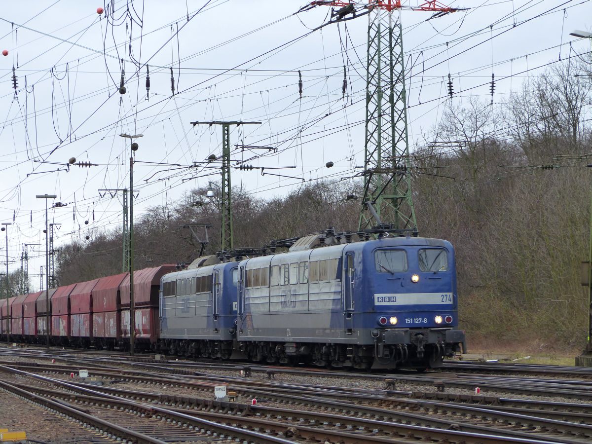 RBH (Rail Barge Harbour) Lok 274 (151 127-8) en 276 (151 151-8) Rangierbahnhof Kln Gremberg 08-03-2018.

RBH (Rail Barge Harbour) loc 274 (151 127-8) en 276 (151 151-8) rangeerstation Keulen Gremberg 08-03-2018.