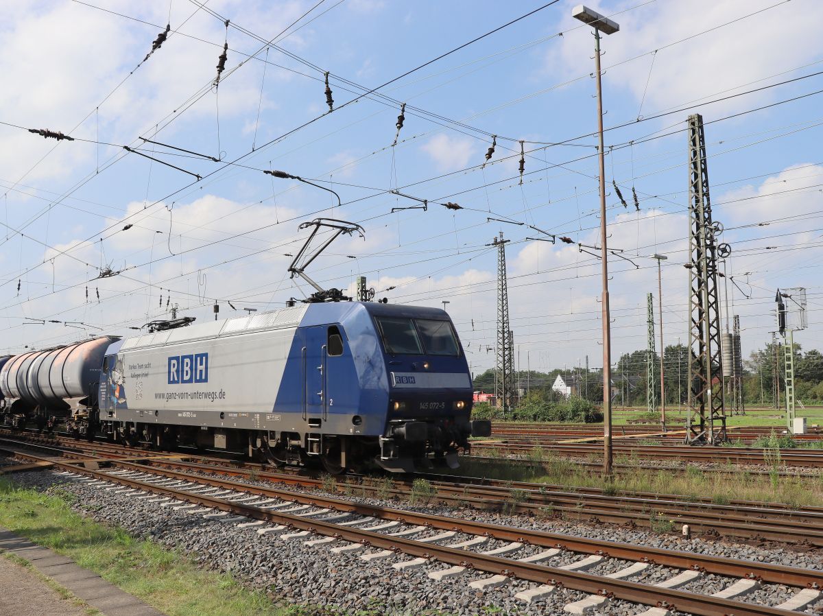 RBH (Rail Barge Harbour) Lokomotive 145 072-5 Gterbahnhof Oberhausen West 02-09-2021.

RBH (Rail Barge Harbour) locomotief 145 072-5 goederenstation Oberhausen West 02-09-2021.