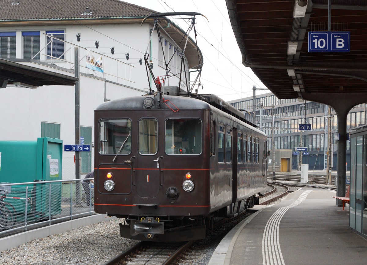 RBS: Bre 4/4 1  BUFFETTRIEBWAGEN  in Solothurn Hauptbahnhof am 3. November 2015 whrend der Bereitstellung fr eine Sonderfahrt. 
Foto: Walter Ruetsch