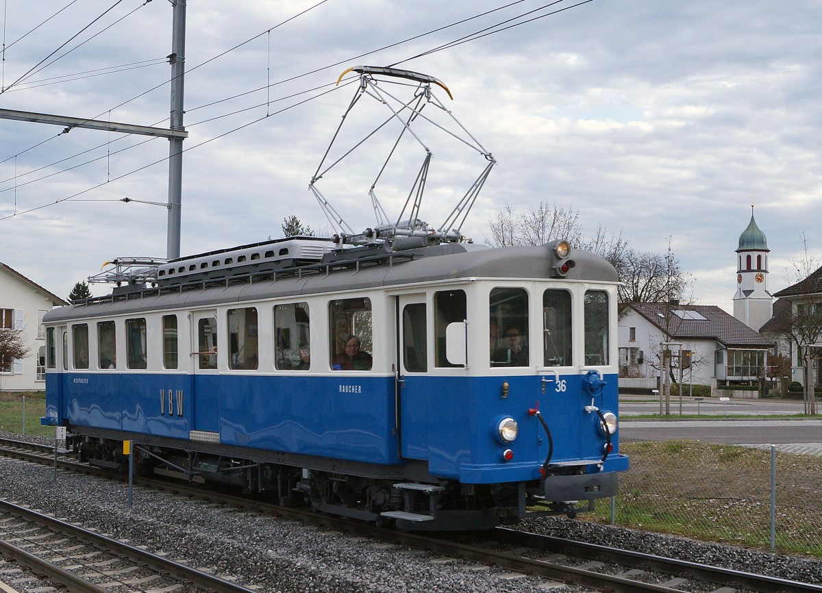 RBS/VBW: BDe 4/4 36 ex VBW  BLAUES BAEHNLI  vor der Kulisse der röm kath. Kirche Biberist auf Sonderfahrt am 13. Dezember 2014.
Bahnsujets der Woche 50/2014 von Walter Ruetsch 