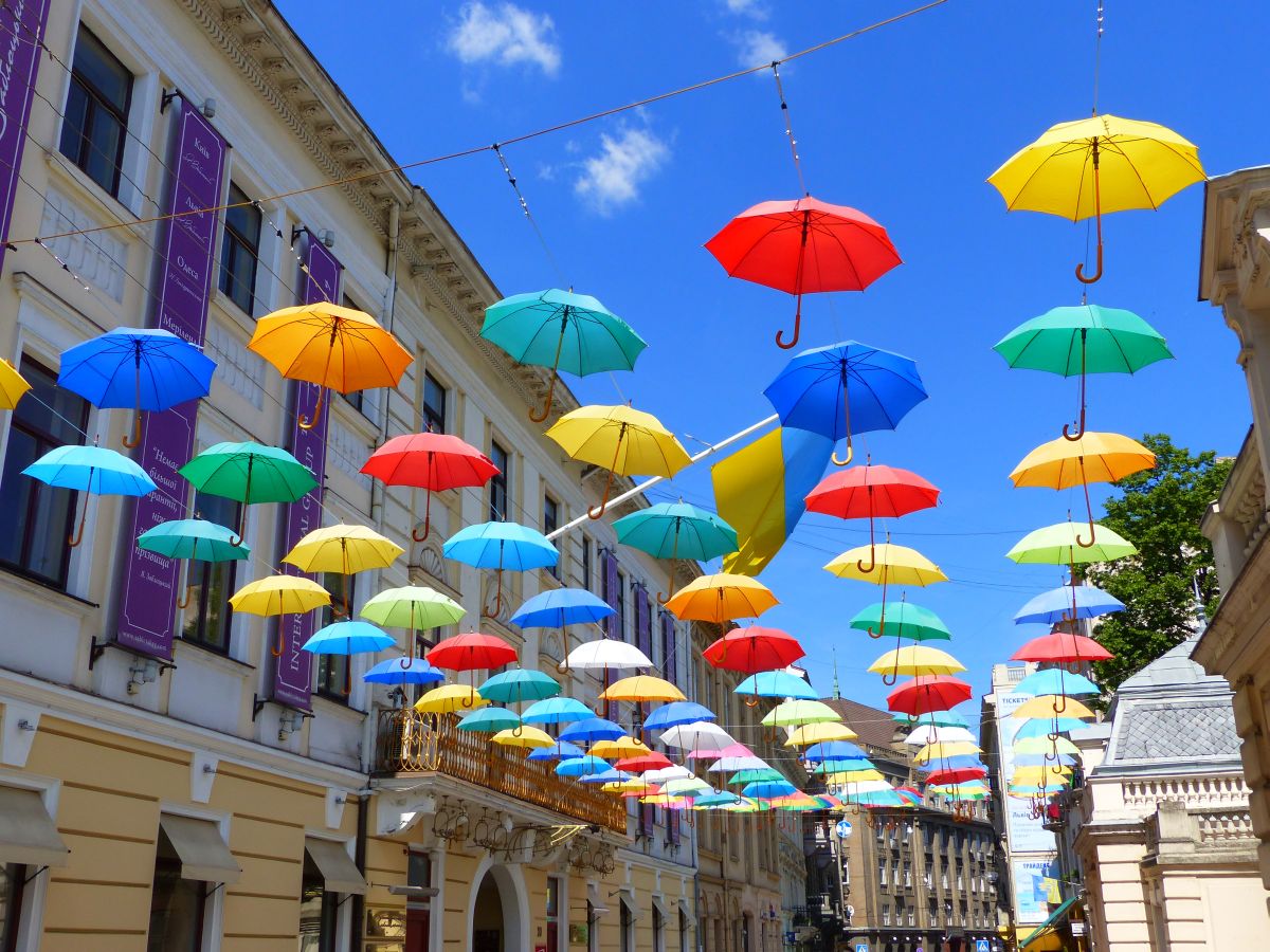 Regenschirme bei Potocki Palast. Mykoly Kopernyka Strasse, Lviv, Ukraine 28-05-2017.


Kunstwerk met regenschermen bij het Potocki paleis. Mykoly Kopernyka straat, Lviv, Oekrane 28-05-2017.