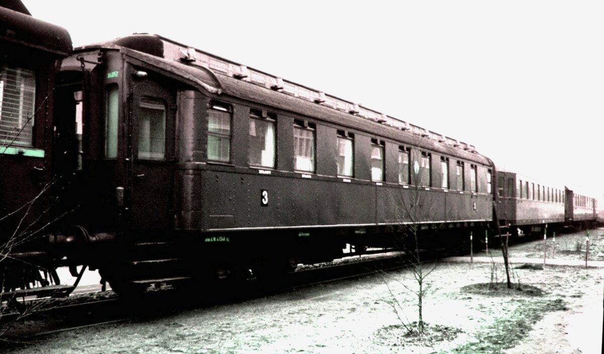 Reisezugwagen 3. Klasse Preuß. C 4852 beim Jubiläum 100 Jahre Bundesbahn Ausbesserungswerk Hannover-Leinhausen am 31.03.1978.