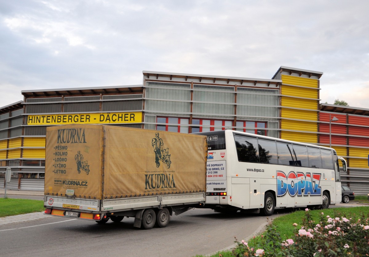 Renault Iliade von DOPAZ Reisen aus der CZ am 20.9.2014 in Krems.