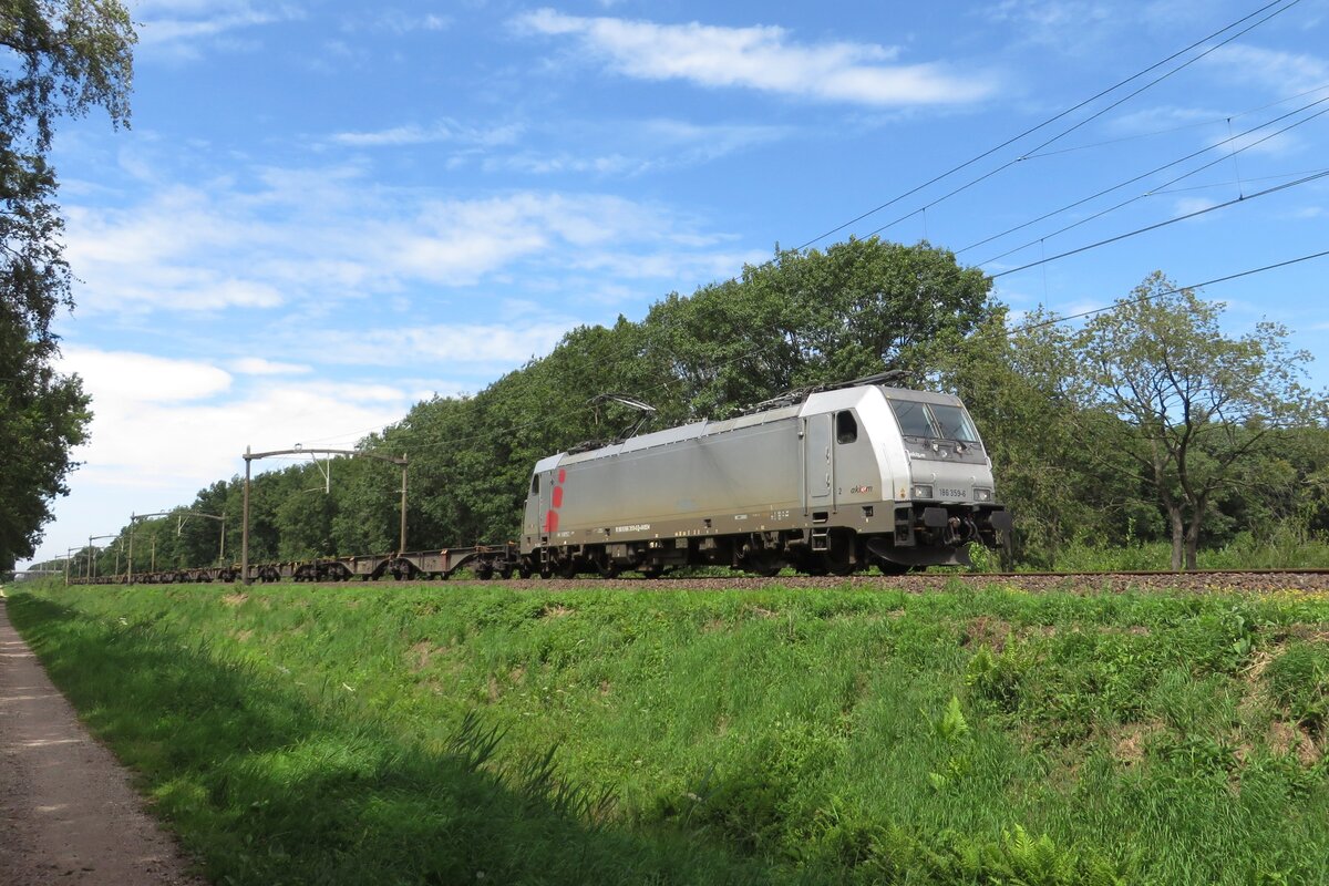 RFO 186 359 zieht ein ganz leeren KLV durch Tilburg Oude warande am 19 Juli 2020.