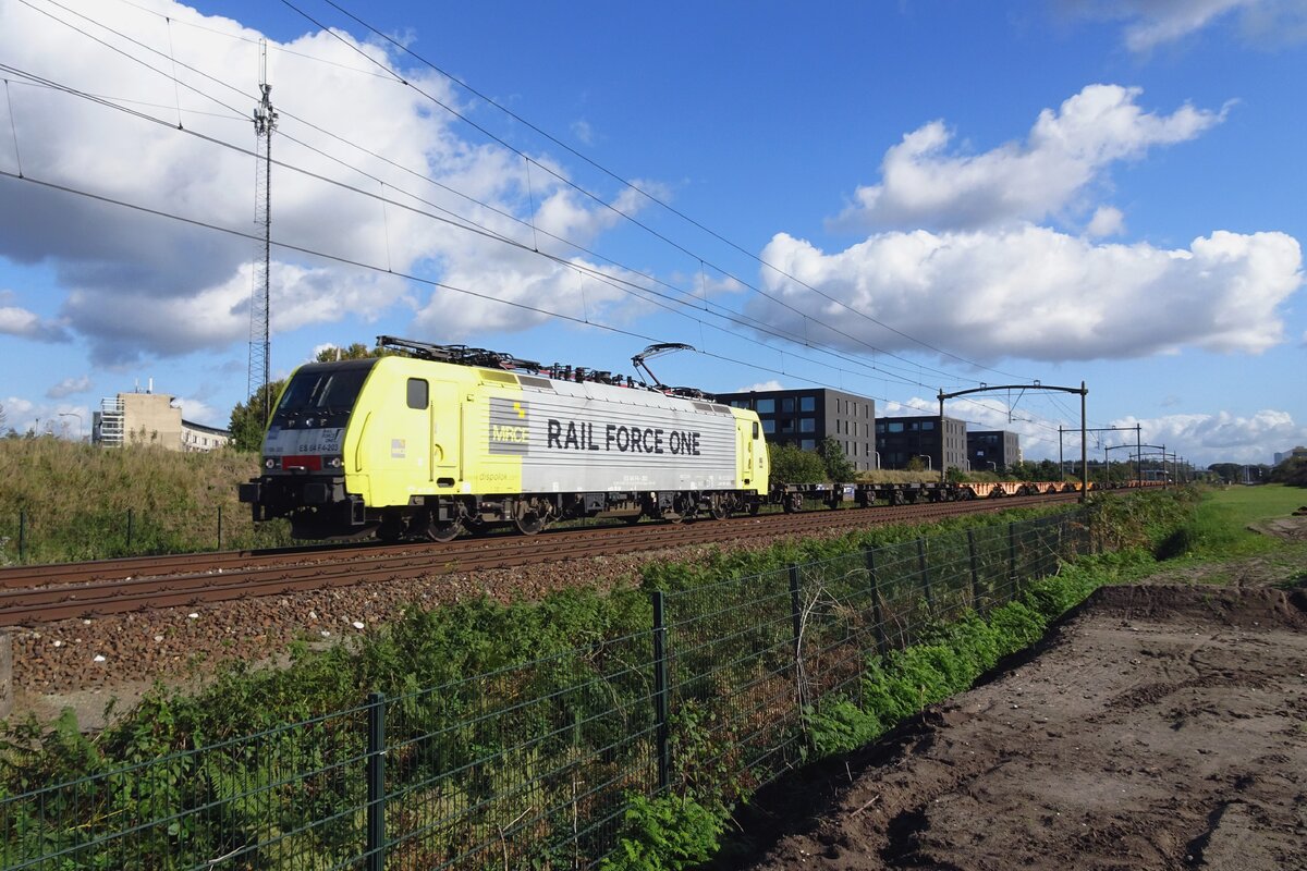 RFO 189 203 durchfahrt am 15 Oktober 2021 mit ein Leercontainerzug Tilburg-Reeshof.