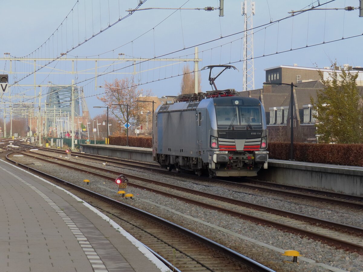 RFO 193 114 durchfahrt am 17 Dezember 2023 solo Nijmegen.