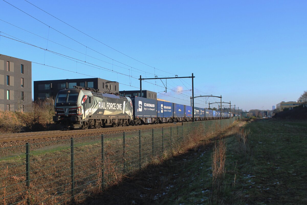 RFO 193 949 Haifisch/Sharky schleppt am 10.Jänner 2025 ein Containerzug nach Kijfhoek durch Tilburg-Reeshof.