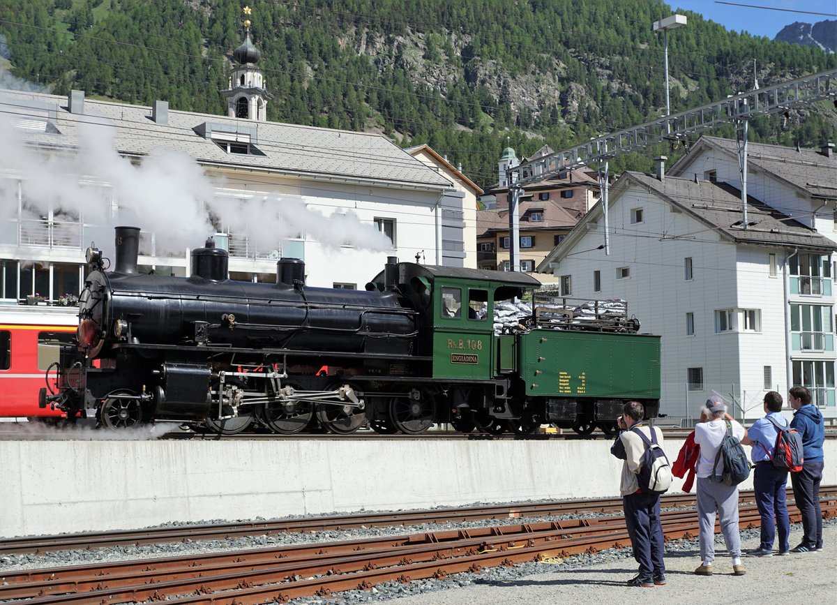Rhätische Bahn
Bahnvestival Samedan und Pontresina vom 9./10. Juni 2018.
G 4/5 auf Rangierfahrt zur grossen Freude der ersten Bahnfotografen in Samedan am 9. Juni 2018.
Foto: Walter Ruetsch