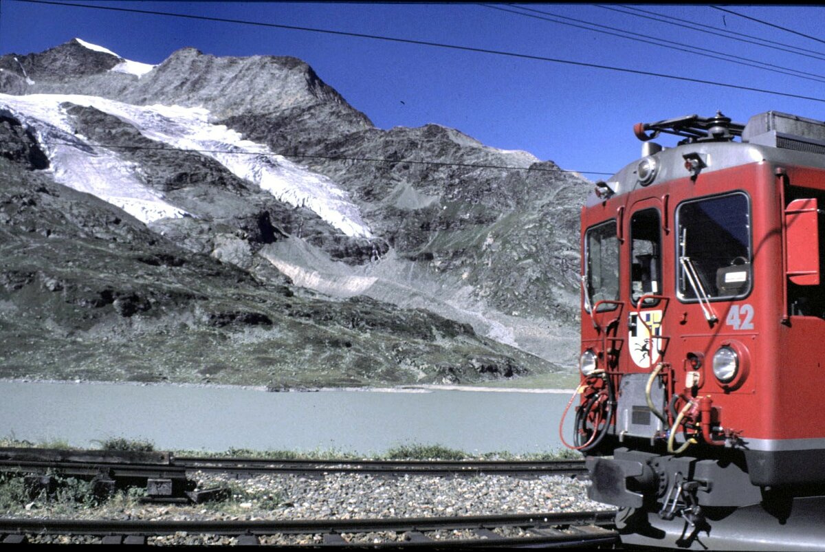 RhB ABe 4/4 II Nr.42 in Bernina Hospiz im August 1990.