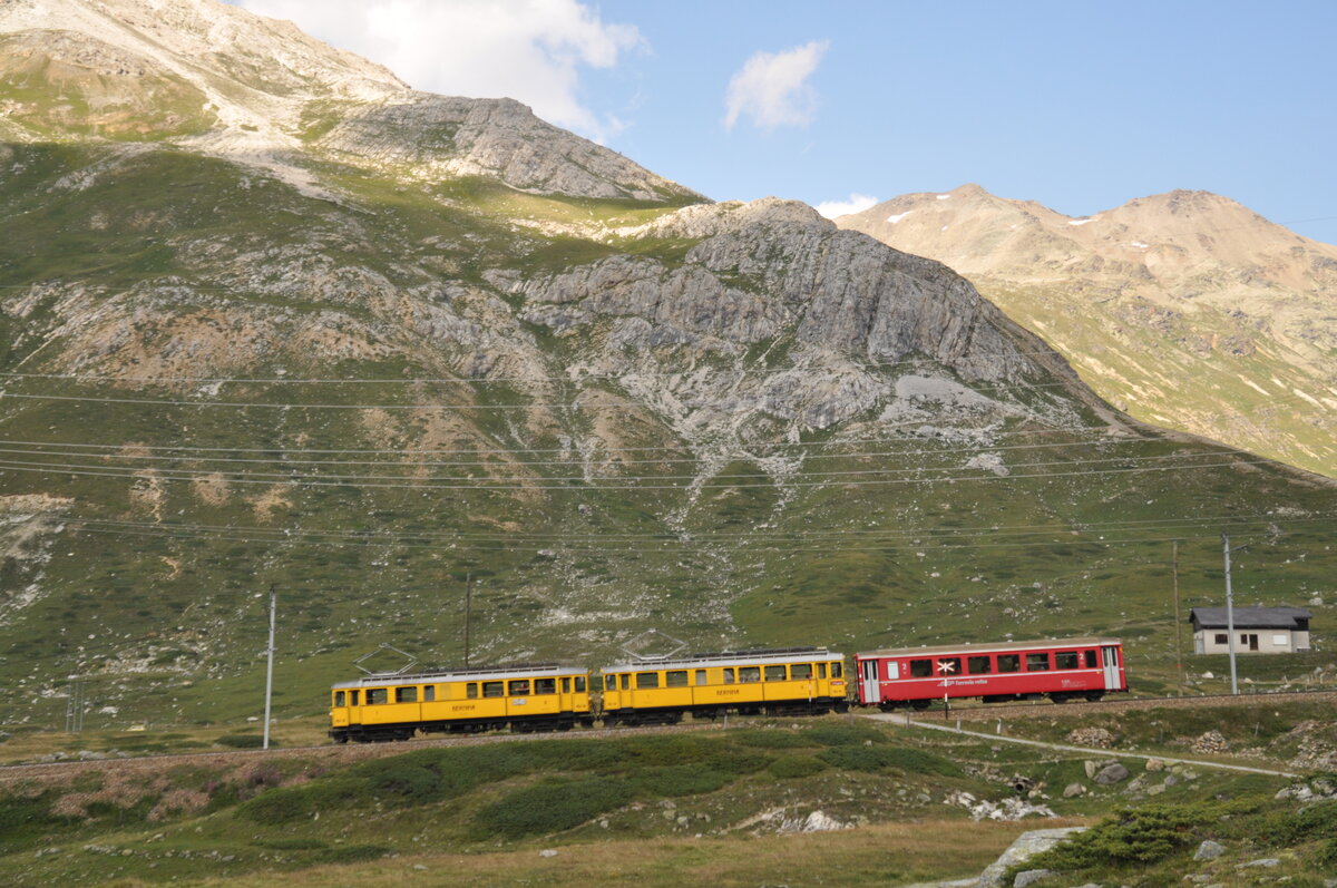 RhB ABe 4/4 Nr.30 und 34 auf dem Bernina Plateau Lagalp am 27.08.2009.
