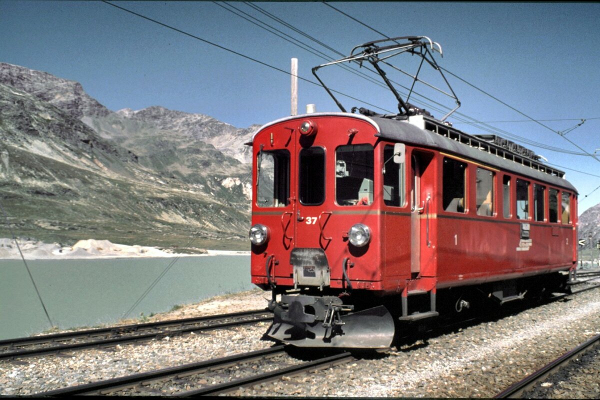 RhB ABe 4/4 Nr.37 in Bernina Hospiz im August 1990.