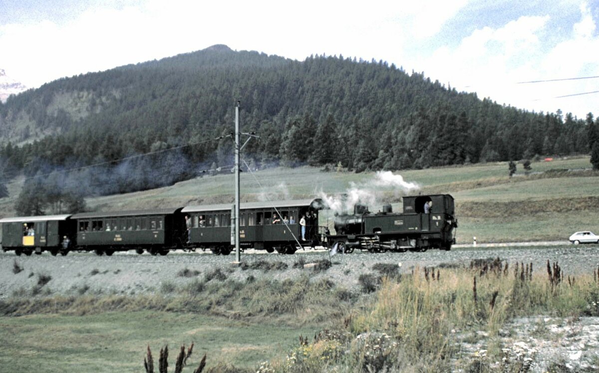 RhB G 3/4 Nr.1  Rhätia  bei der Jubiläumsfahrt 100 Jahre RhB nahe Bever im September 1989.