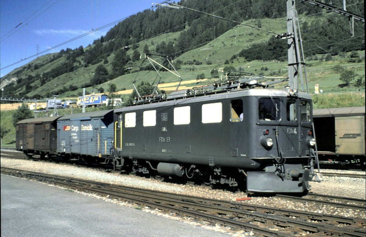 RhB Ge 4/4 I Nr.604 in Scoul-Tarasp im August 1990.