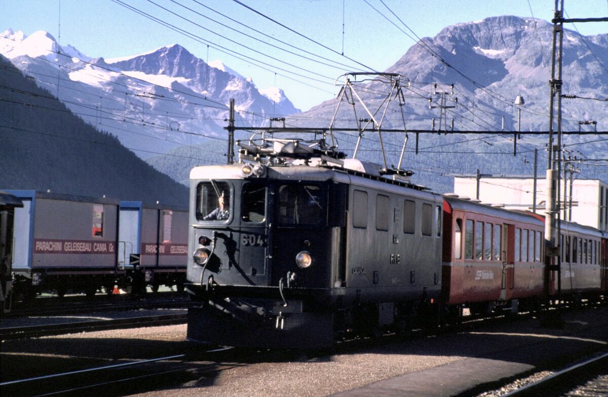 RhB Ge 4/4 I Nr.604 in Bever im August 1990.
