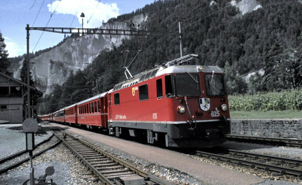 RhB Ge 4/4 II Nr.625 in Bergün im August 1990.