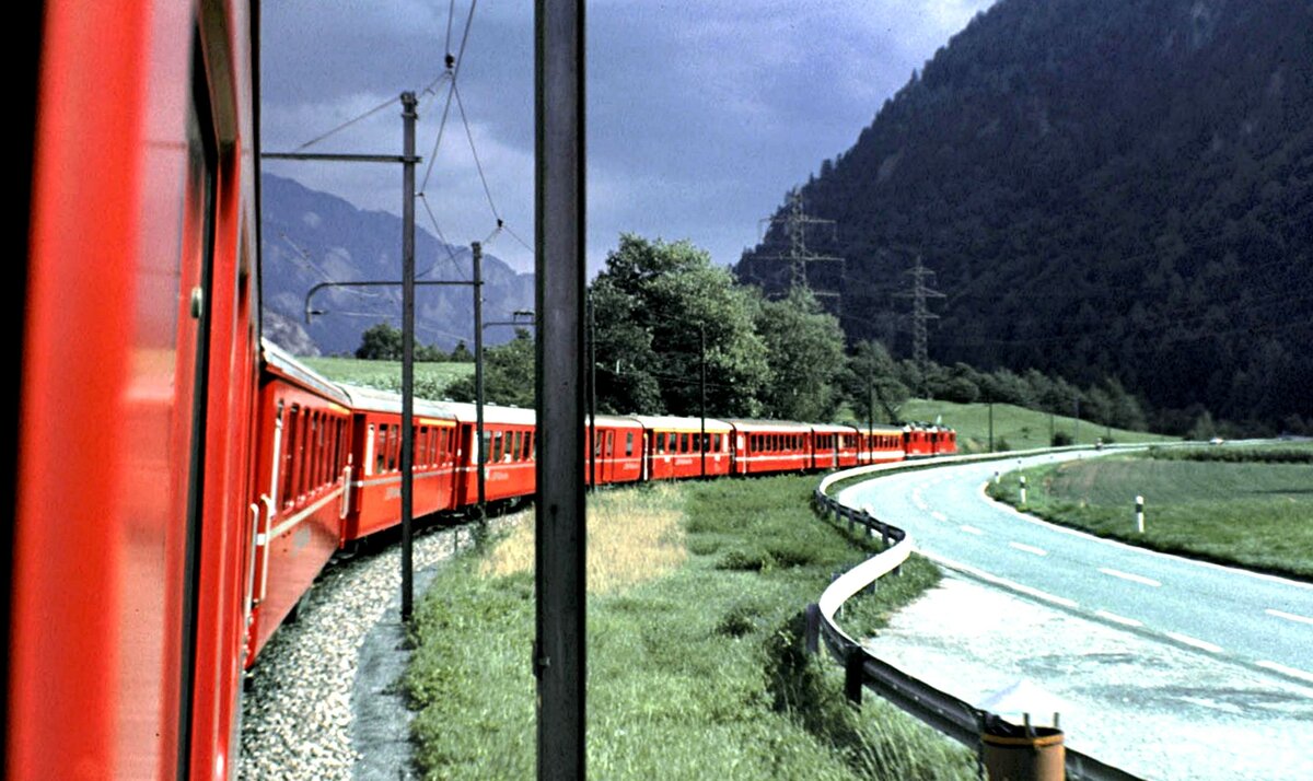 RhB Ge 4/4 II Nr.631 und 633 in Reichenau-Tamis im August 1990.