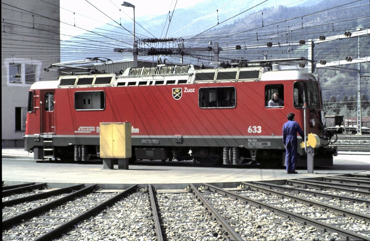 RhB Ge 4/4 II Nr.633 in Landquart im Oktober 1991.