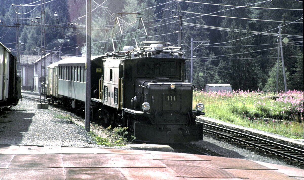 RhB Ge 6/6 I Nr.414 in Preda im August 1990.