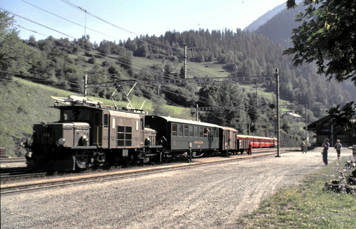 RhB Ge 6/6 I Nr.415 in Filisur im Oktober 1991.