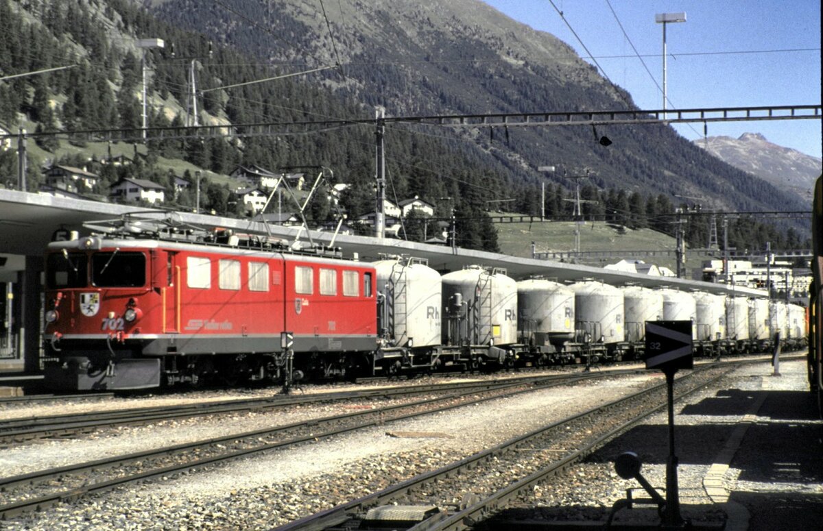 RhB Ge 6/6 II Nr.702 in Samedan im Oktober 1991.