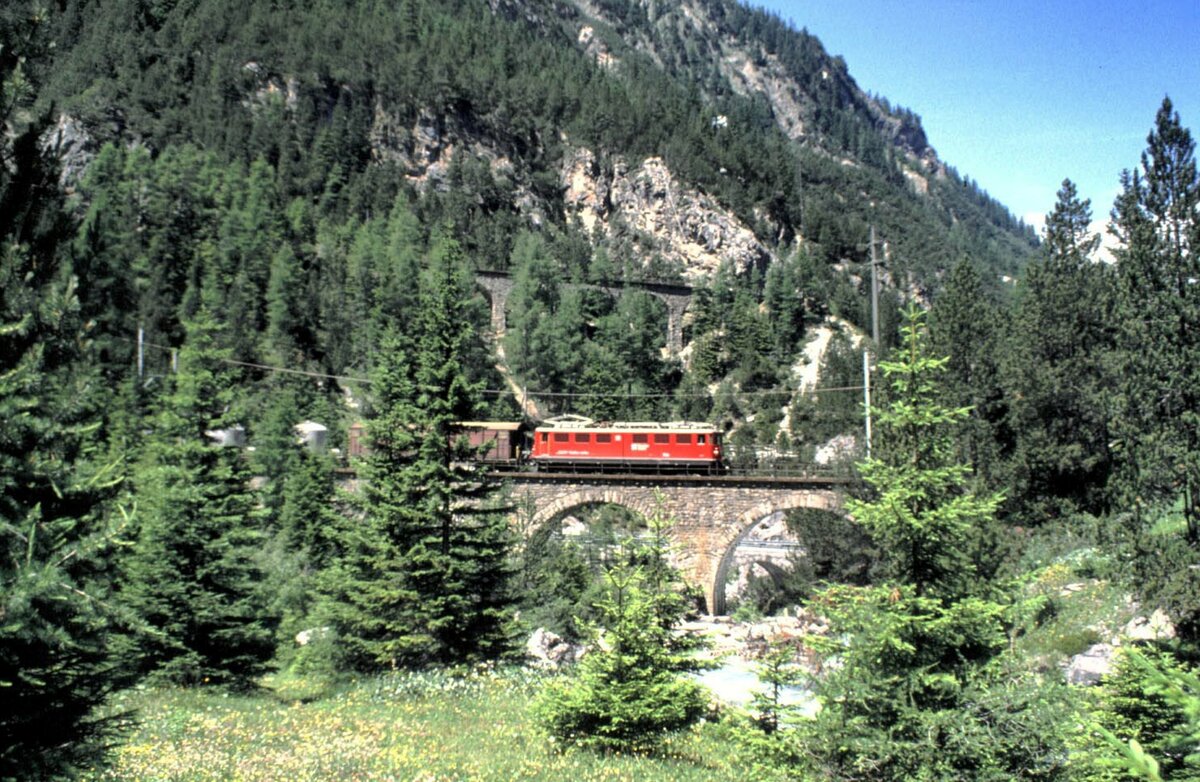 RhB Ge 6/6 II Nr.706 auf dem Albulaviadukt I im August 1989.
