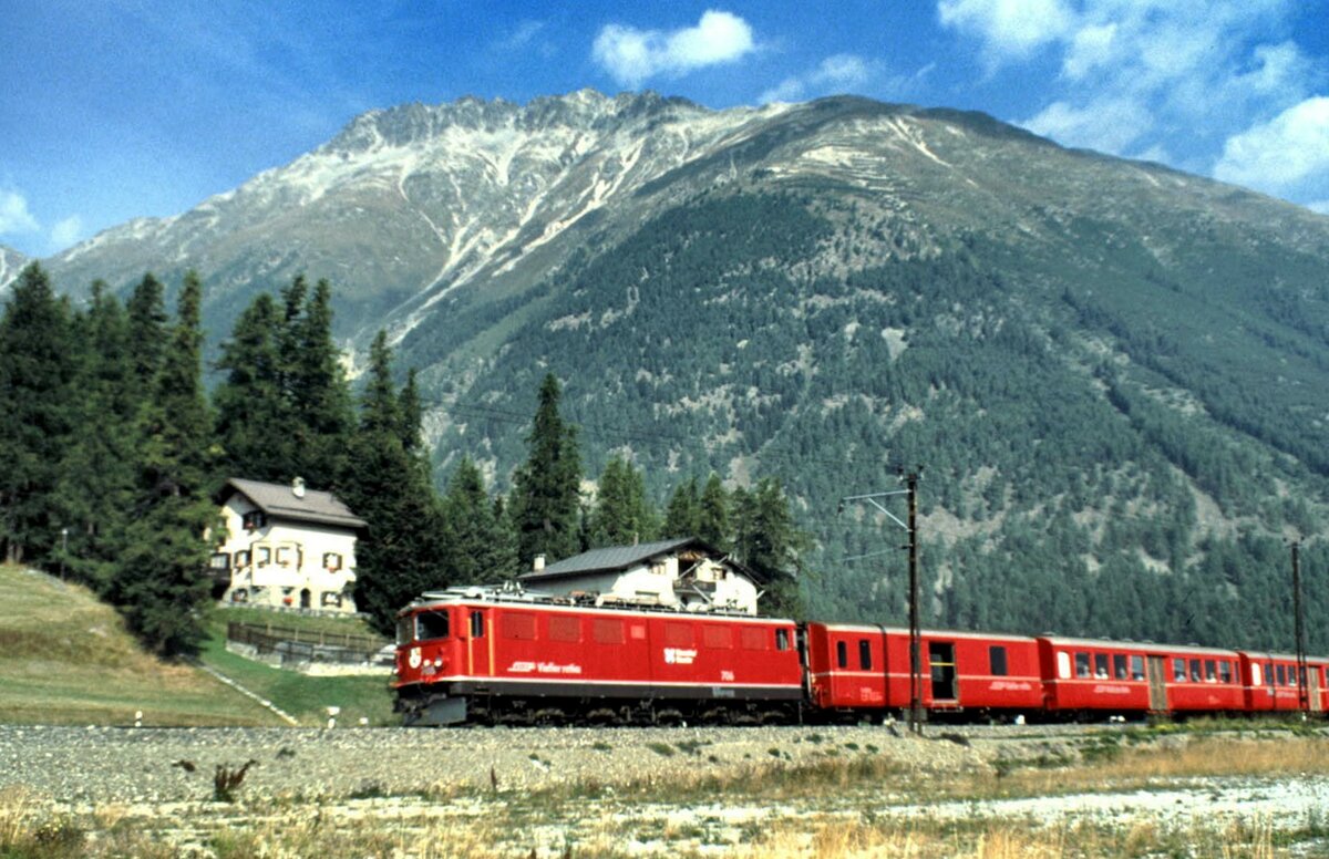 RhB Ge 6/6 II Nr.706 in Bever im September 1989.