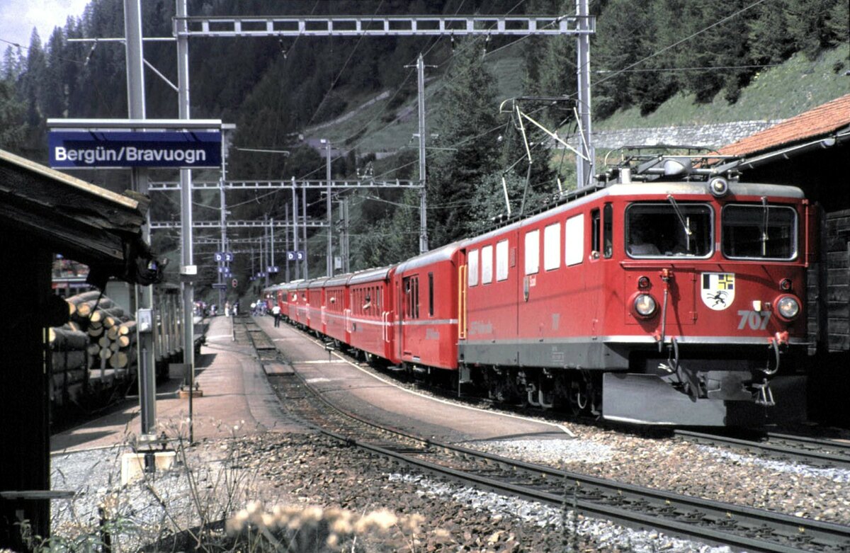 RhB Ge 6/6 II Nr.707 in Bergün, im August 1990.