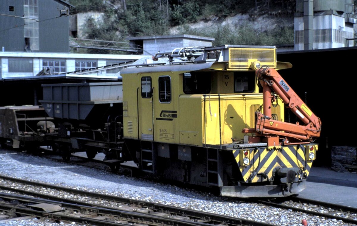 RhB Te 2/2 Nr.75 in Reichenau-Tamis im August 1990.